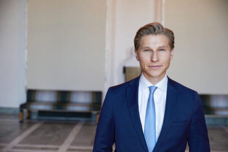 Puolustusministeri Antti Häkkänen